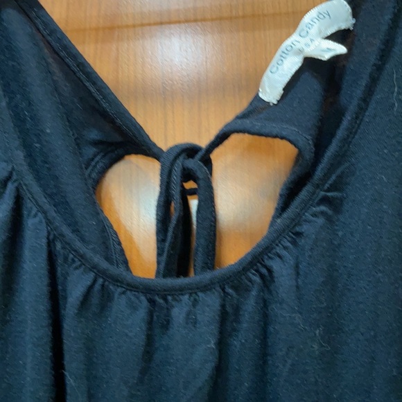 Size M Flutter sleeves Black Top - Picture 6 of 6